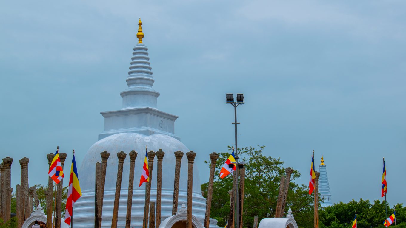 Cultural triangle Sri Lanka, Kirinda, Anuradhapura or Polonnaruwa