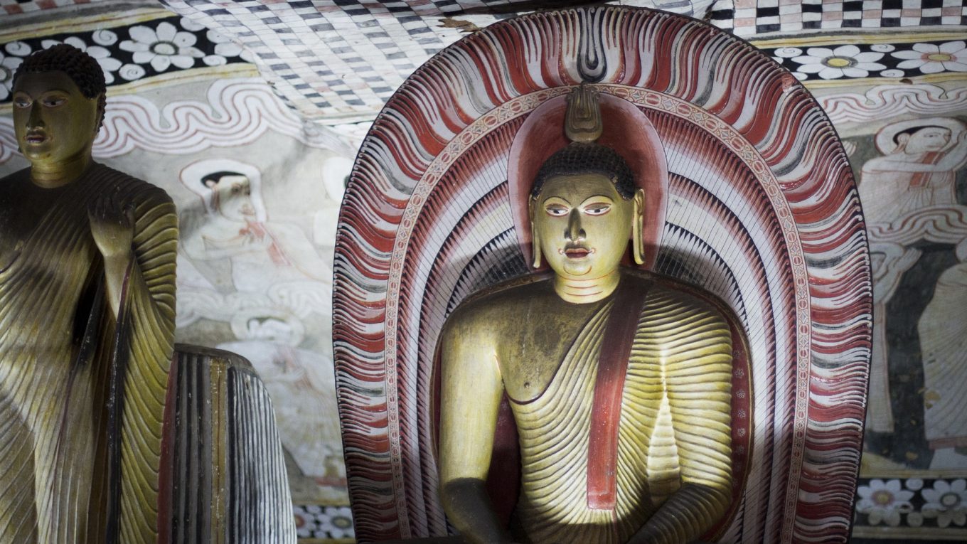 Dambulla cave temple, cultural places in Sri Lanka